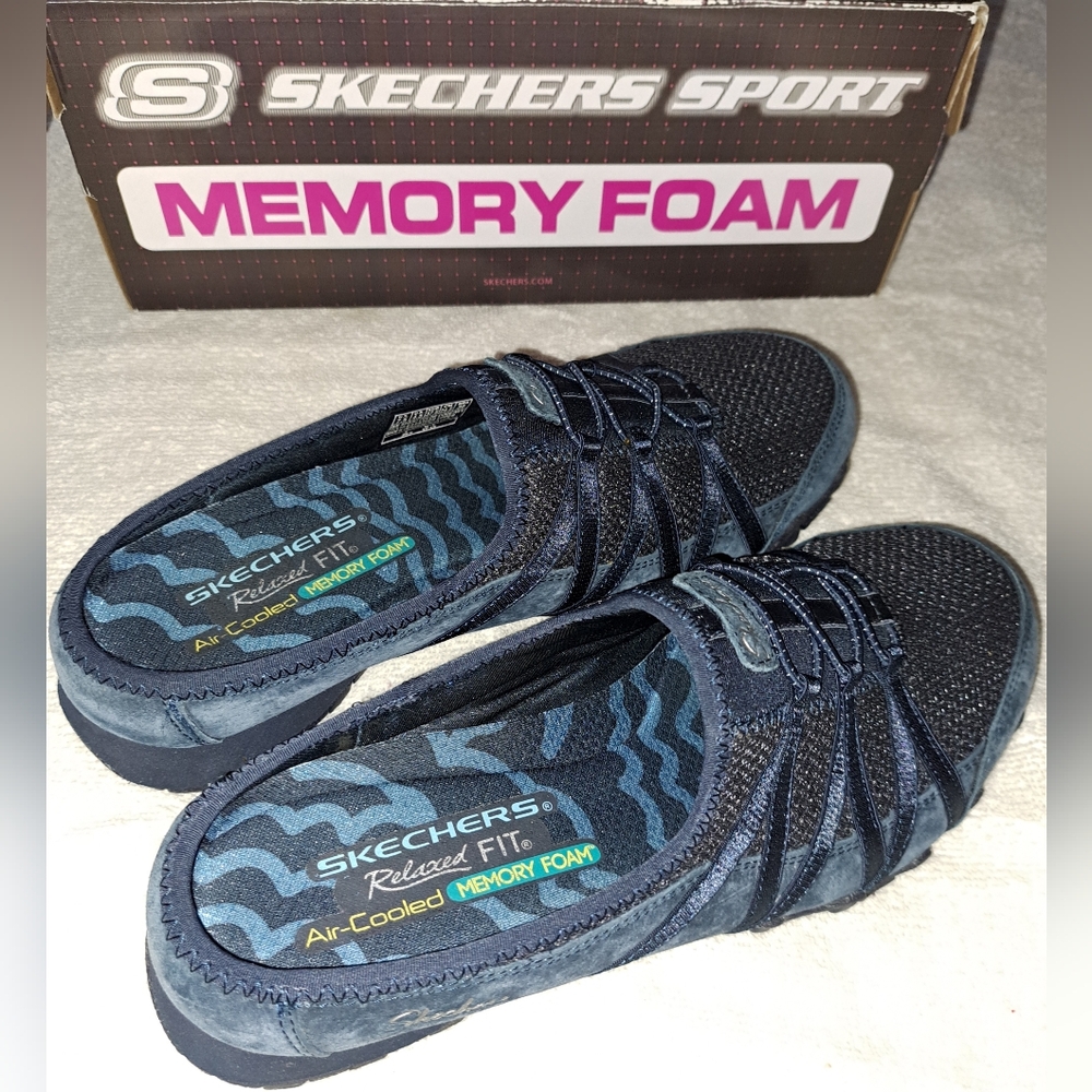 Ladies Sketchers size 7.5 Navy Mule